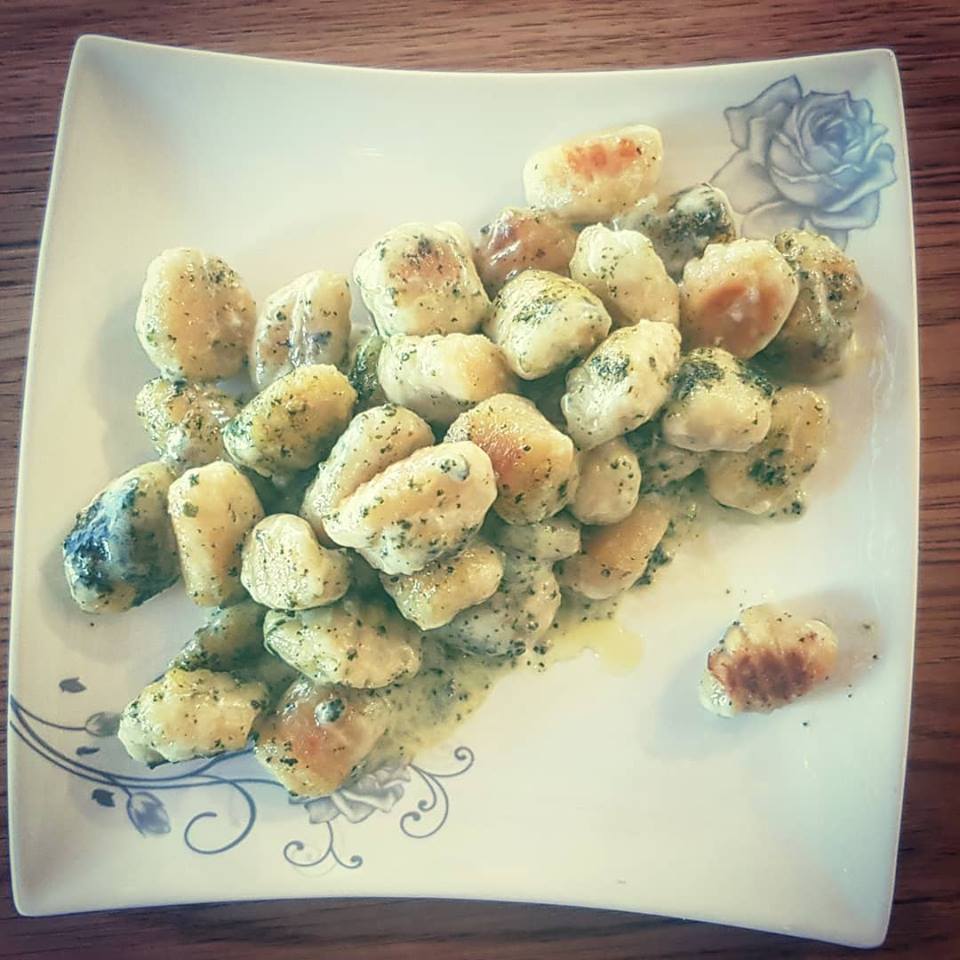 34497833_222845708310103_416382987559501824_n